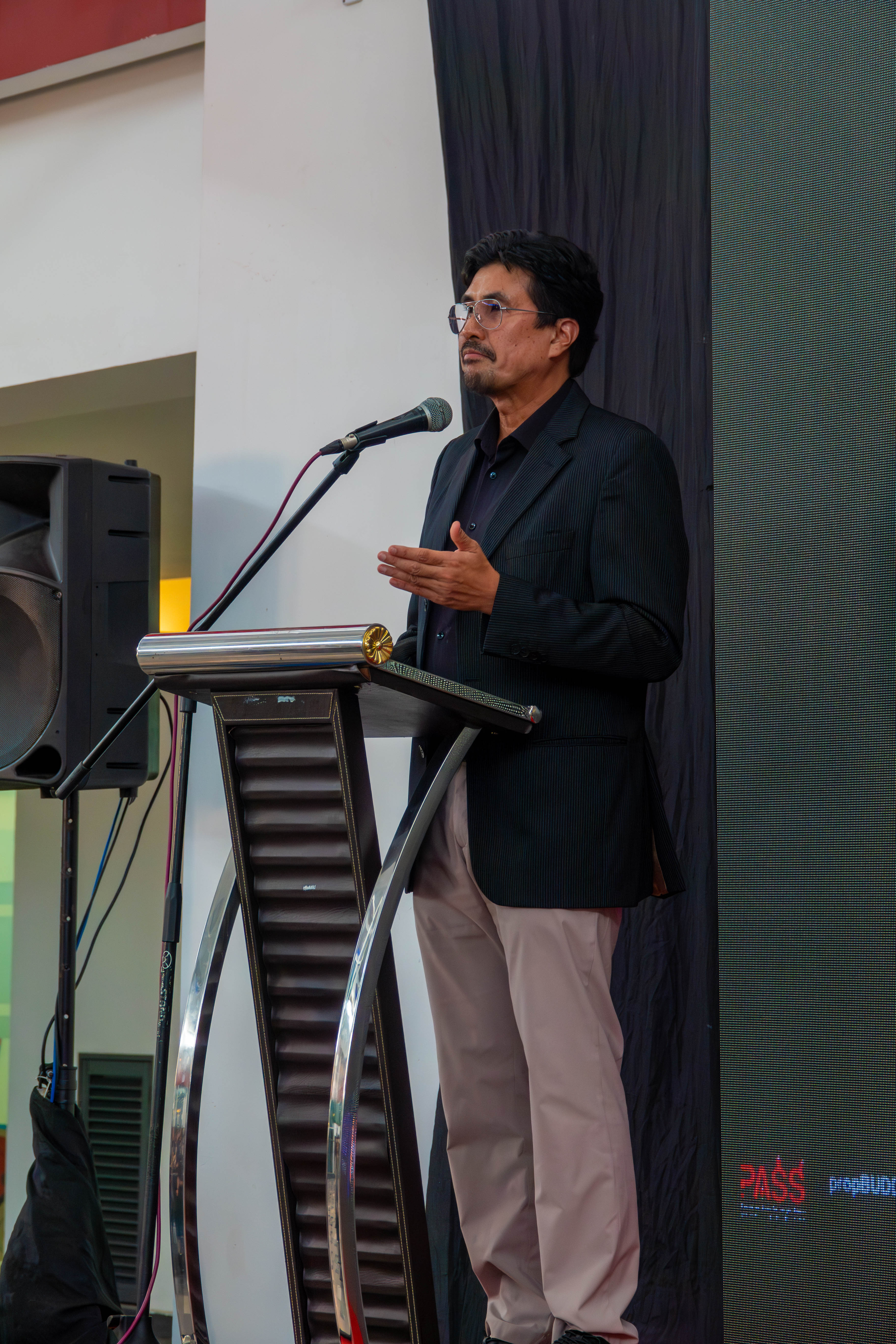 DSC08152-Enhanced-NR