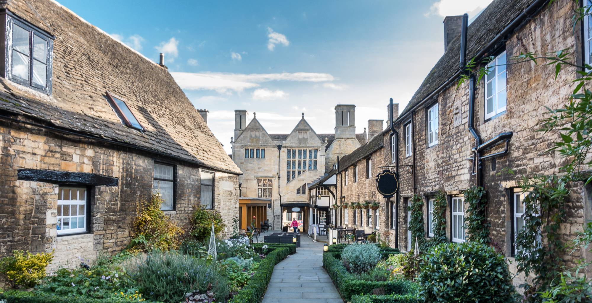 Street-scene-in-Oundle-in-the-English-county-of-Northamptonshire-shutterstock_1220097307-1