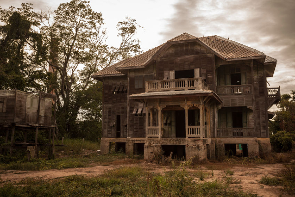 CH_7-Tips-To-Avoid-Buying-A-Haunted-House-And-Stigmatised-Property-6