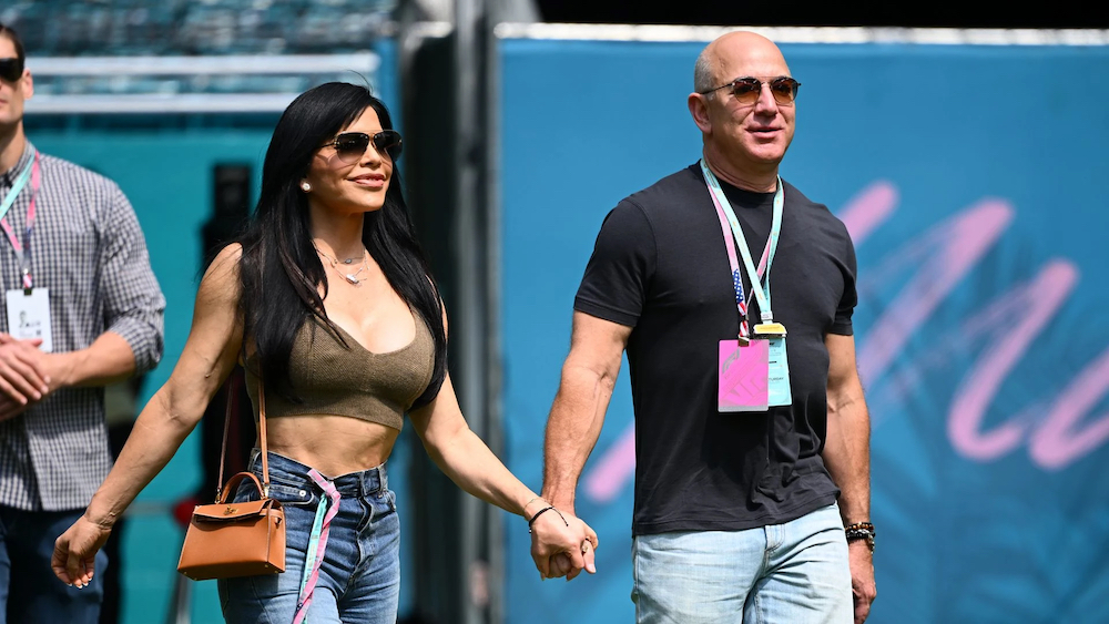 f62cfeba6ff2-lauren-sanchez-jeff-bezos-vacation.jpg copy