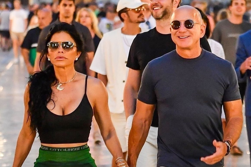 jeff-bezos-lauren-sanchez-15.2k-diamond-necklace-081723-da743ef1ef16466886a77a0efa11f723