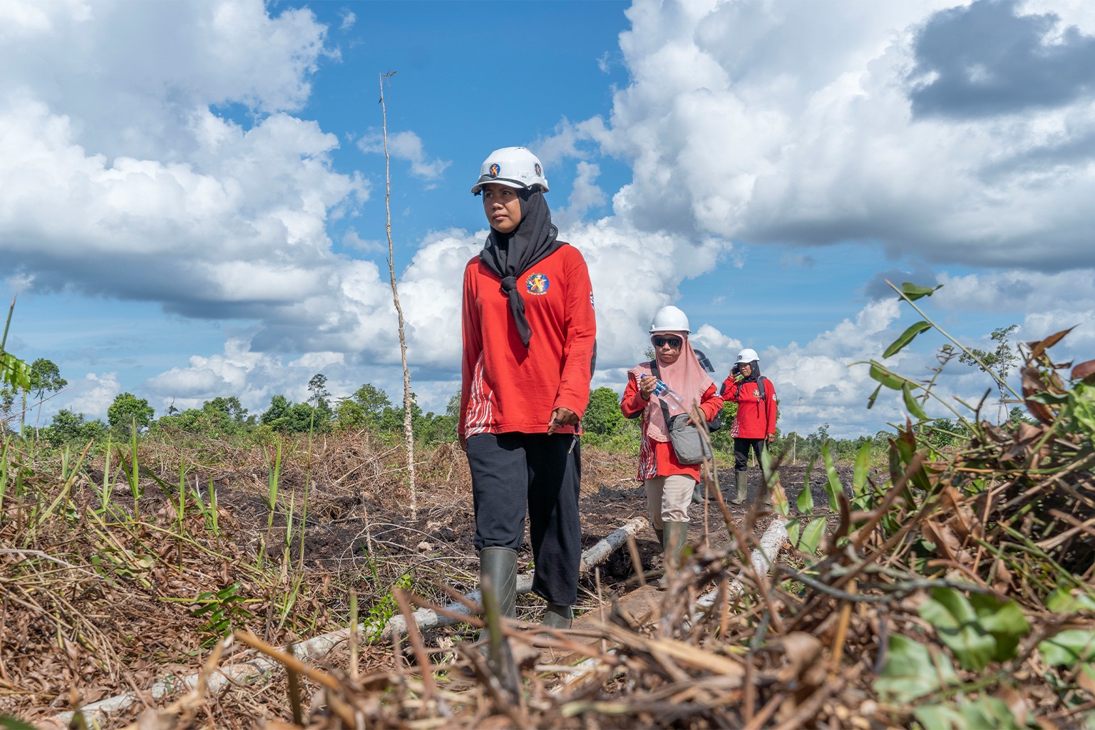 Volunteer-firefighters-from-the-Power-of-Mama-on-patrol-in-Indnoesias-West-Kalimantan-province