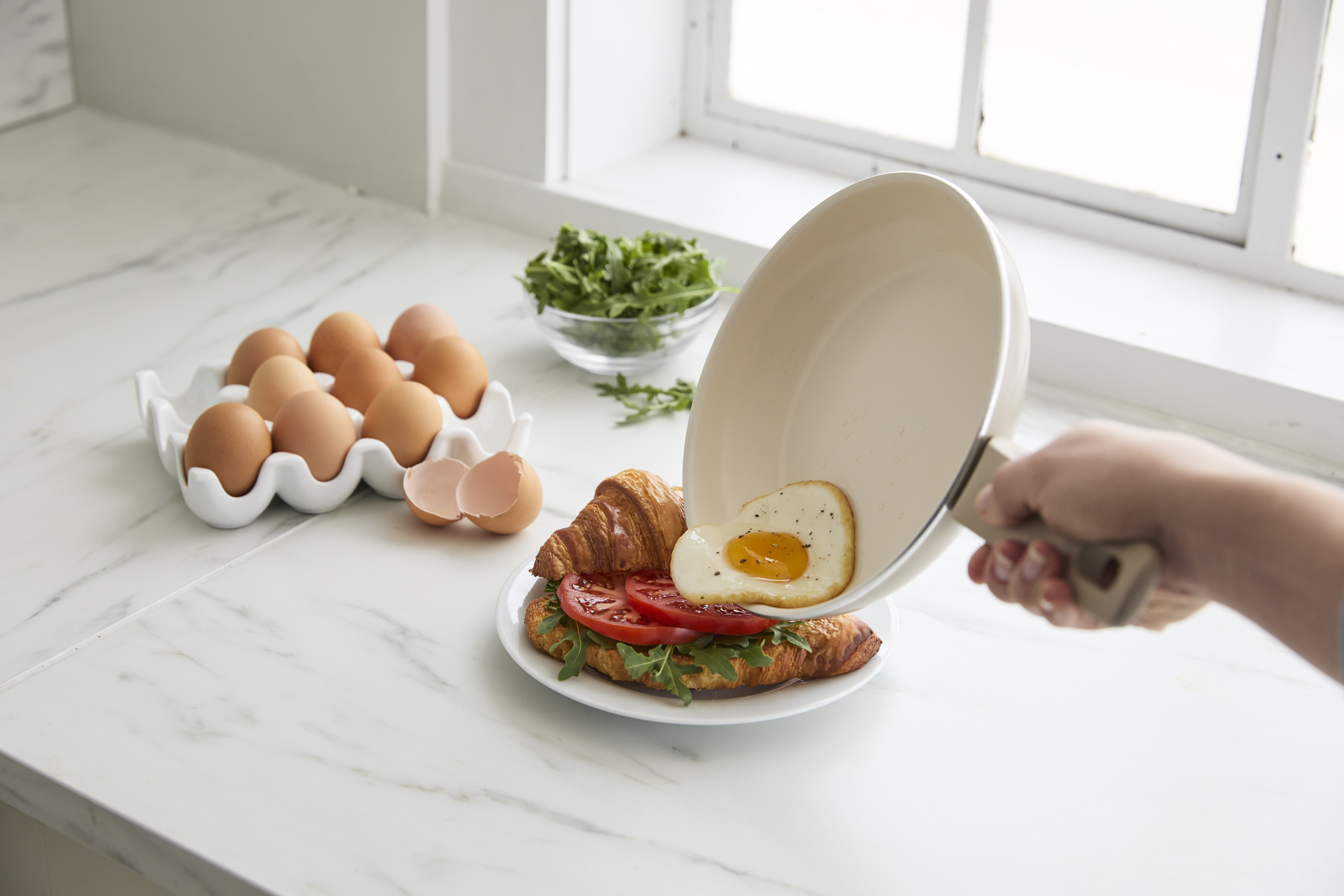 GP_Essence_Frypan_EggSlide_Taupe